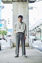 「頭文字D」の主人公・拓海風のスタイルに挑戦したアキナ秋山。(c)RIKKI／ヤングマガジン