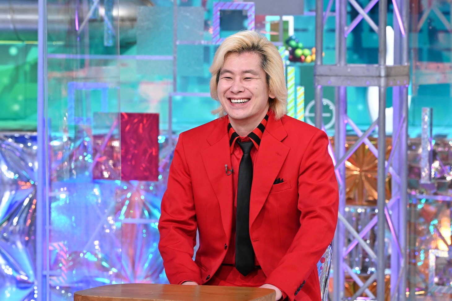 メイプル超合金カズレーザー (c)ABCテレビ