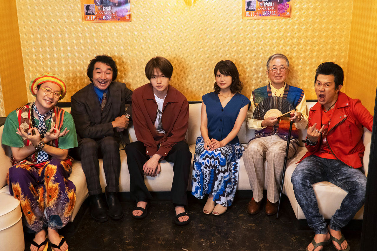 「バベル九朔」のキャスト。左から前原滉、池田鉄洋、菊池風磨（Sexy Zone）、佐津川愛美、村松利史、アキラ100%。(c)NTV JS