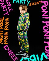 キッズアイテムの着用イメージ。