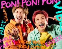 EXIEEE秋の新作アイテムを着用するEXIT。