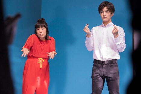 左からゆりやんレトリィバァ、岩田剛典。