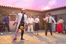 山之内すず、奈緒が参加する「スポーツ番長RX」のワンシーン。