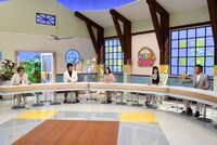 左からロンドンブーツ1号2号・田村淳、宮崎謙介、春名風花、ダレノガレ明美、亀田史郎。(c)読売テレビ