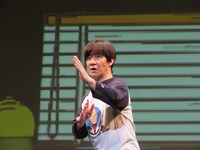 「内村文化祭 ’20 配信」の通しリハーサルに臨む内村光良。