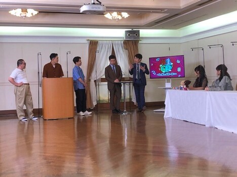 「推し1グランプリ ～私の推しが世界一尊い～」のワンシーン。(c)静岡朝日テレビ