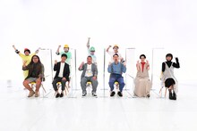 後列左から次世代スター候補のはなしょー・はな、ザ・マミィ酒井、スタンダップコーギー奥村、丸山桂里奈。