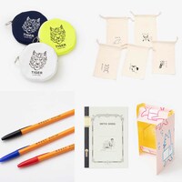 「大和田ラヂヲ展」に並ぶグッズ。