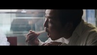 WebCM「こんなとき、FRISK！」の「食後」編より。