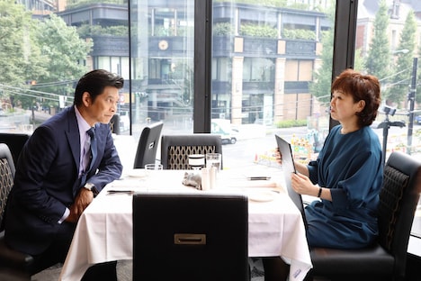 （左から）織田裕二、清水ミチコ。(c)フジテレビ