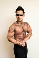 戸愚呂（弟）に扮したミルクボーイ駒場。