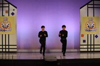 元気にリズムネタを披露するブラックデビル。