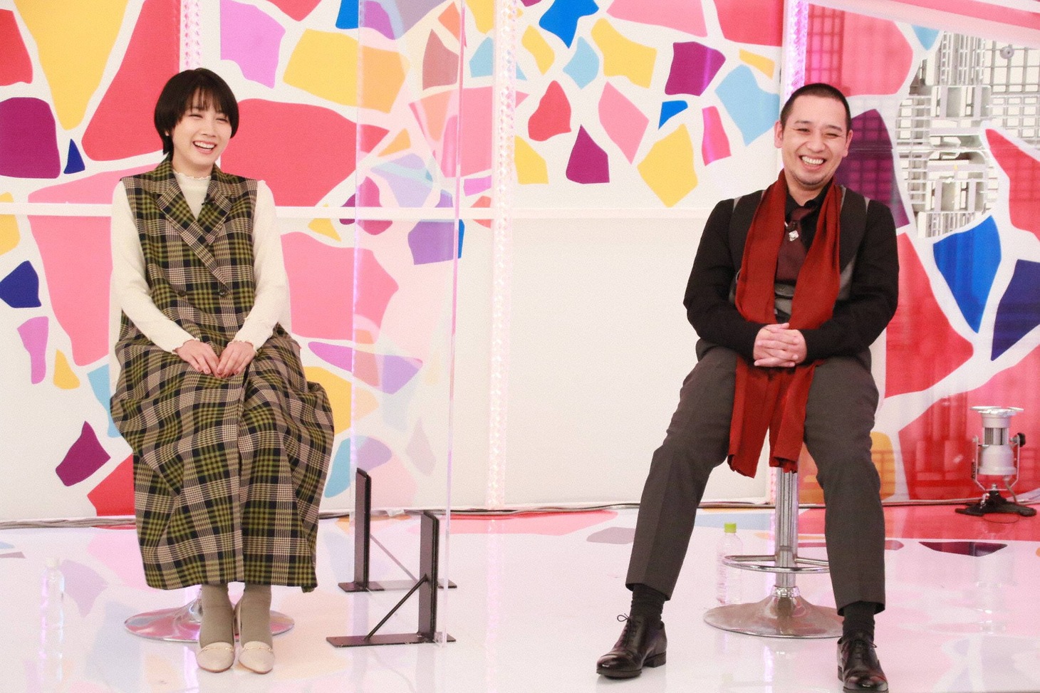 （左から）松本穂香、千鳥・大悟。(c)フジテレビ