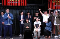 CMバトルで優勝し、喜びあうインディアンスと澤本あかり氏。