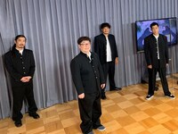 左からパンサー菅、天津・向、アルコ＆ピース平子、パンサー尾形。