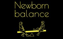 うしろシティ「できたてのバランス」Tシャツ（黒）のロゴ。