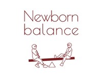 うしろシティ「できたてのバランス」Tシャツ（白）のロゴ。