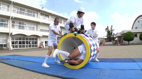宮下草薙が出場する「おバカワ運動会」のワンシーン。(c)フジテレビ