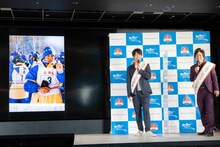 高校時代の松陰寺の写真を見るぺこぱ。