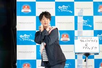 オススメのデートプランを提案するぺこぱシュウペイ。おなじみのポーズでおどける以外は、終始真面目なプレゼンを展開した。