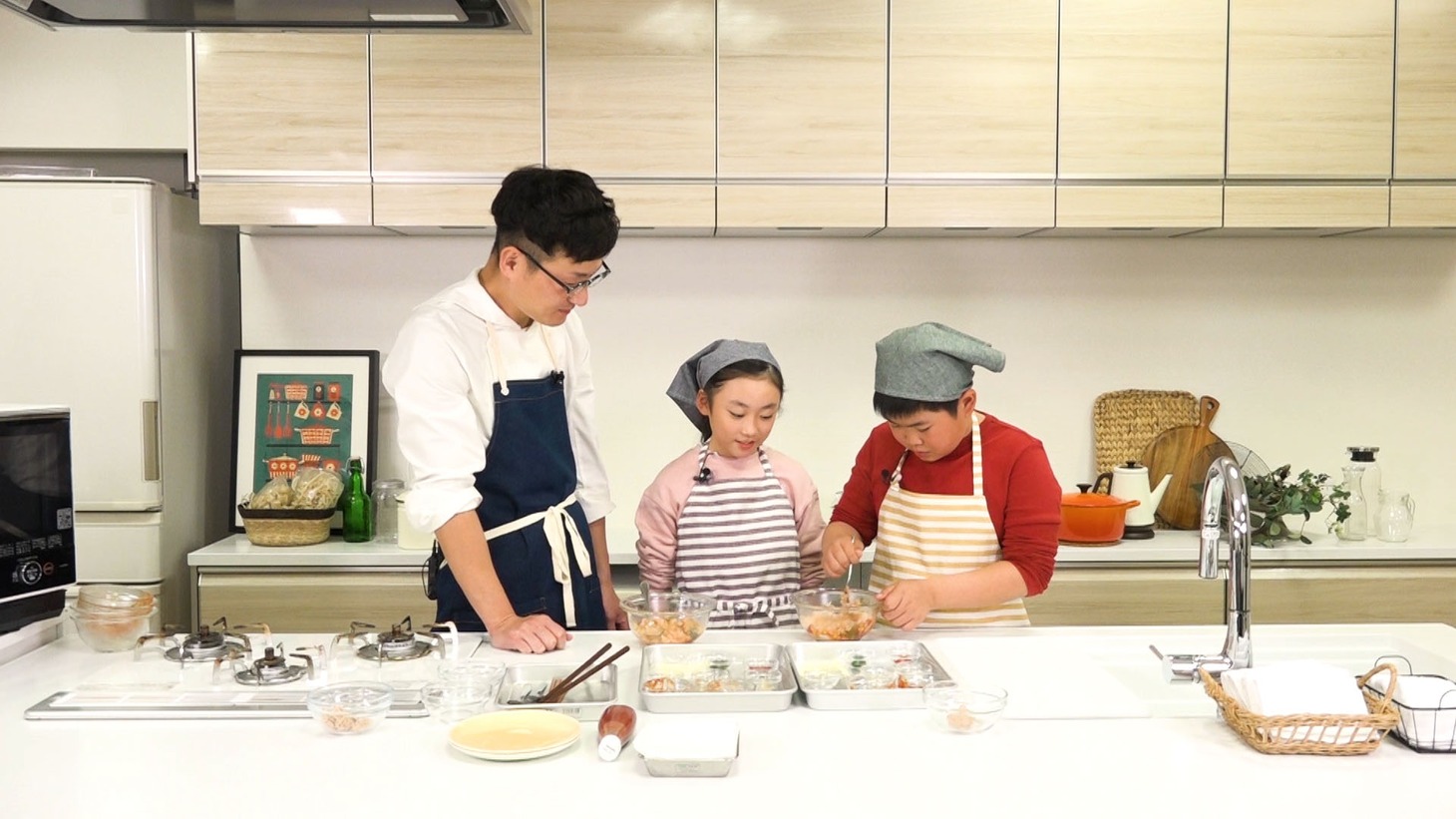 子供でも簡単に作れる料理を教える「BABA クッキングスクール」のワンシーン。(c)MBS