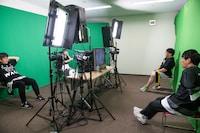 「夜な夜なヲタ祭り ～BiSH編～」収録中の様子。