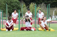 「ロンドンハーツ 3時間スペシャル」の「女性芸能人スポーツテスト」に出場するぼる塾と（前列左から）鈴木奈々、藤田ニコル、みちょぱ。(c)テレビ朝日