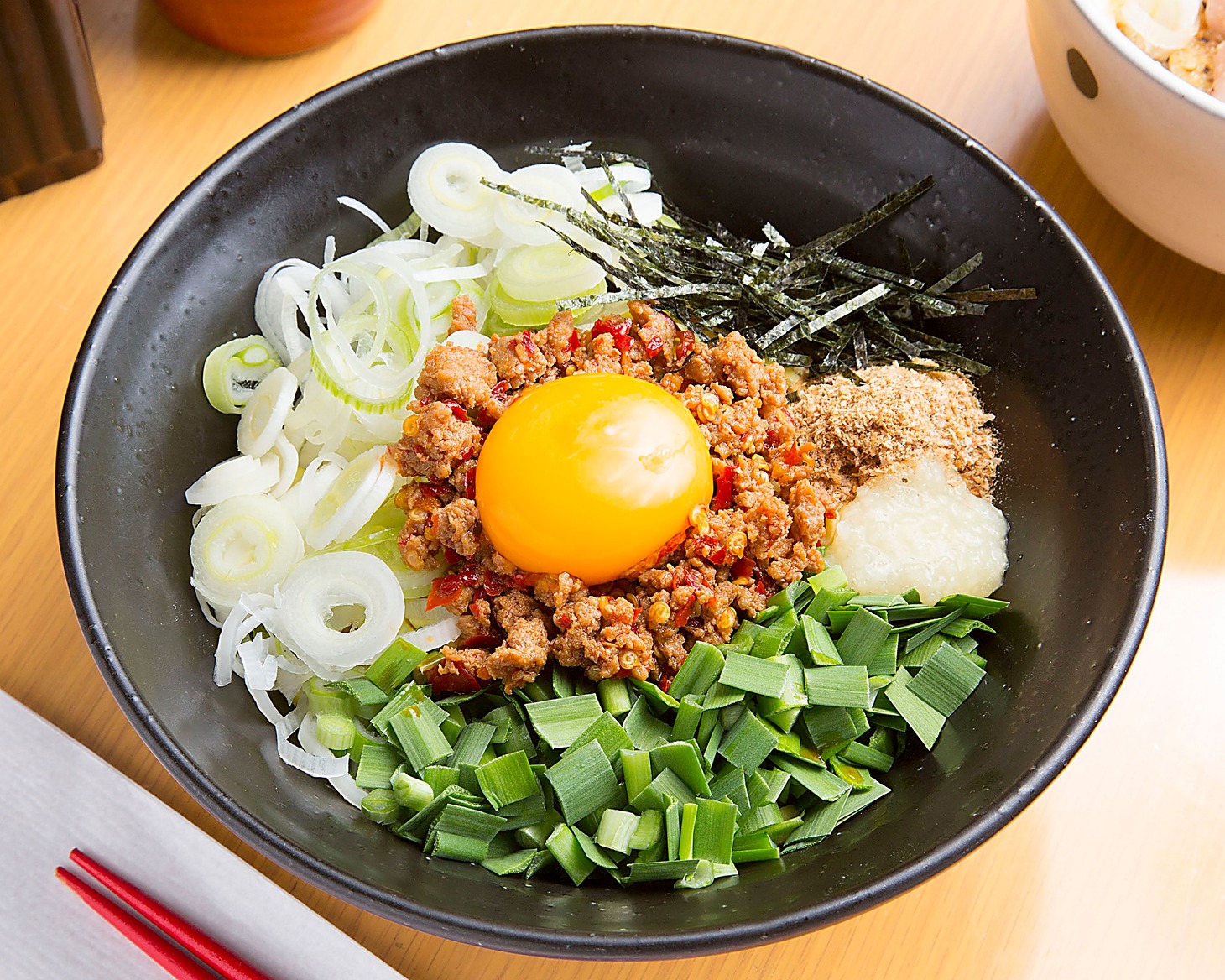 「おうちで食べよう！高円寺デリバリーフェス Live配信」で紹介される予定の「混ぜそば みなみ」のメニュー。