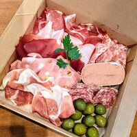 「おうちで食べよう！高円寺デリバリーフェス Live配信」で紹介される予定の「アンディアーモ アッラ ウシータ」のメニュー。