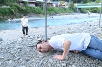 「丸い石を探したいんじゃ!!」のワンシーン。(c)テレビ朝日