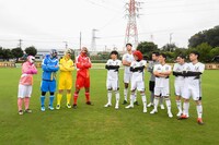 「W杯元日本代表マスク軍」（左）と「お笑い第7世代軍」（右）。(c)TBS