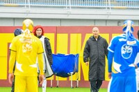 （後方左から）アイデンティティ田島、コロコロチキチキペッパーズ・ナダル。(c)TBS