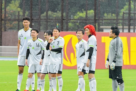 「お笑い第7世代軍」の(左から)ジュビレッチェ、オズワルド伊藤、ミキ亜生、放課後ハートビート松下、アイデンティティ田島、大自然ロジャー。(c)TBS