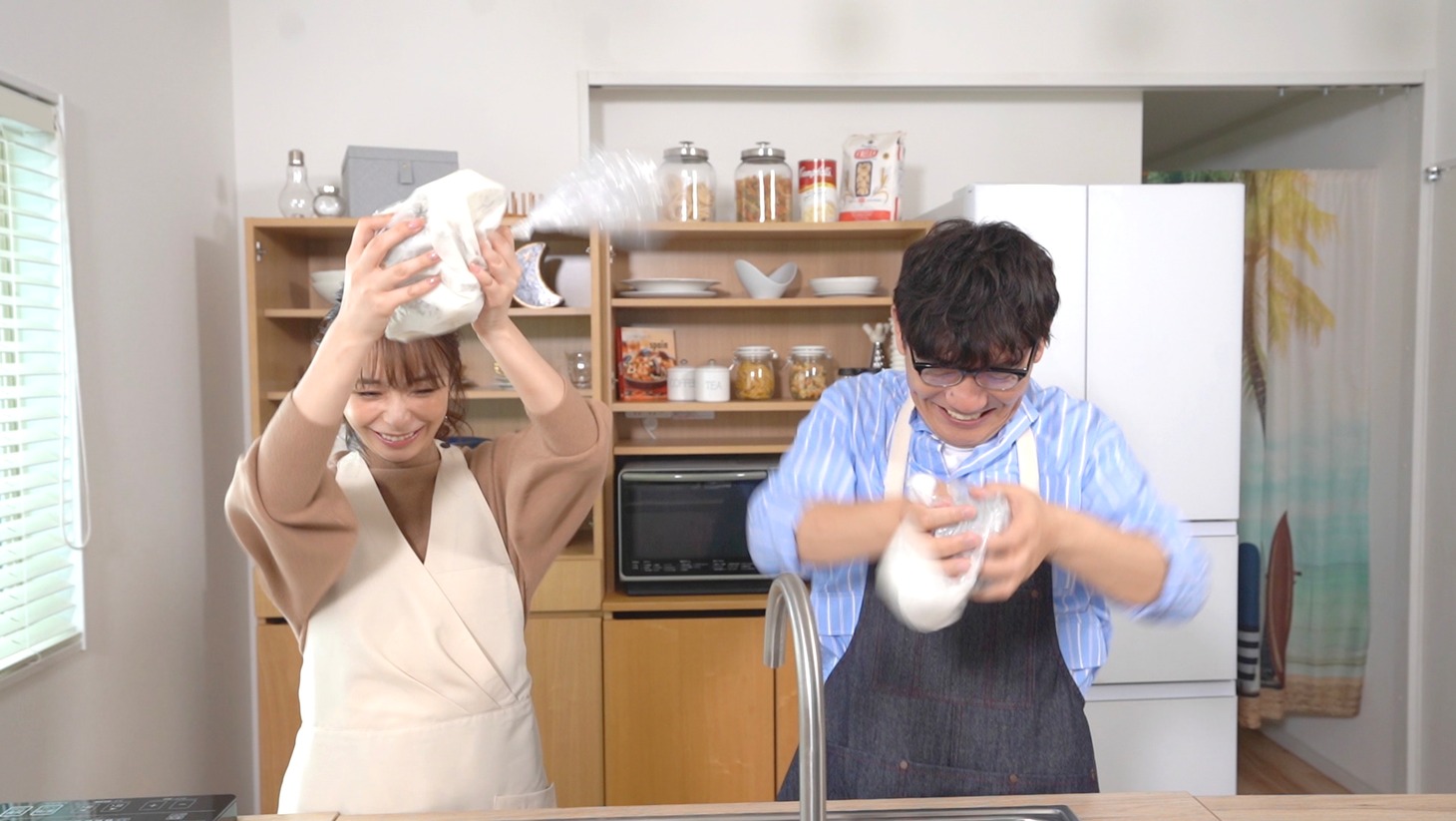 左から宇垣美里、ずん飯尾。(c)BS11