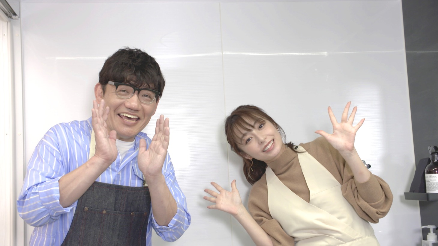 左からずん飯尾、宇垣美里。(c)BS11