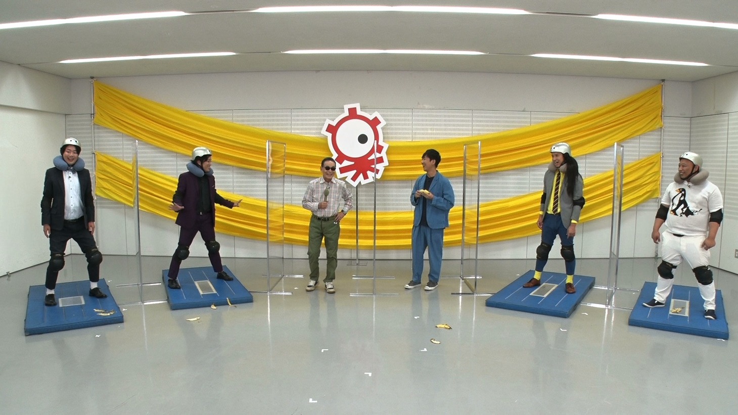 （左から）ぺこぱ、タモリ、東京03飯塚、トム・ブラウン。(c)テレビ朝日