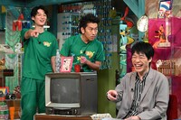 左からツートライブ、麒麟・川島。(c)読売テレビ
