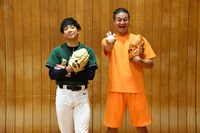 ティモンディ。左から前田、高岸。