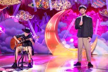 トータルテンボス大村と息子の晴空（左）。(c)フジテレビ