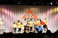 「時速350キロ玉入れ」の様子。