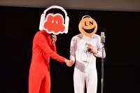 ネタ終了後、着替えてラジオクラウド（左）とラフターナイト（右）に化ける真空ジェシカ。