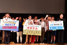 （手前左から）オズワルド、ファイヤーサンダー。