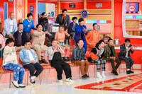 「有田プレビュールームSP」に出演する芸人たち。(c)TBS