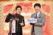 「歌ネタゴングSHOW 爆笑!ターンテーブル」でMCを務める(左から)桐山照史、麒麟・川島。(c)TBS