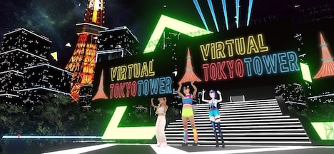 バーチャル東京タワーに出現した（左から）青山テルマ、フワちゃん、富士葵。