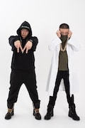 左からMr.パーカーJr.、Dr.タートルネック。