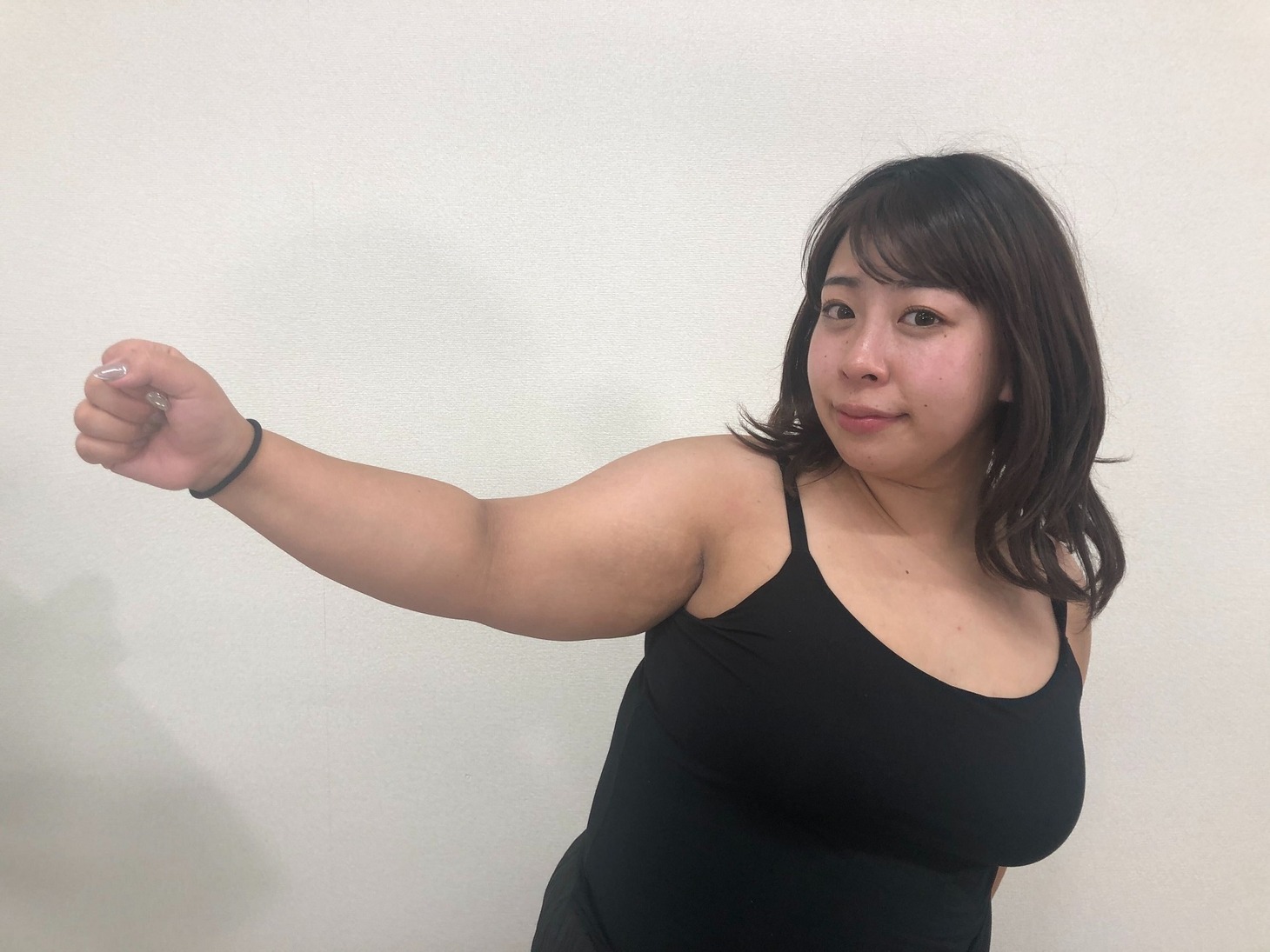 駆け抜けて軽トラ・餅田コシヒカリ。「餅田コシヒカリによる二の腕ラリアット権利」は限定30名。
