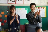 （左から）深田恭子、瀬戸康史。(c)フジテレビ