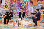 「嵐大好きおじさん」MC横ゲストの（左から）千鳥・大悟、博多華丸とMCの蛍原徹。(c)テレビ朝日
