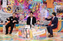 「嵐大好きおじさん」MC横ゲストの（左から）千鳥・大悟、博多華丸とMCの蛍原徹。(c)テレビ朝日